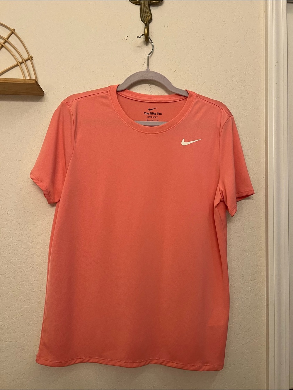 Nike Dri-FIT Women’s Coral Pink Athletic Tee Size Medium